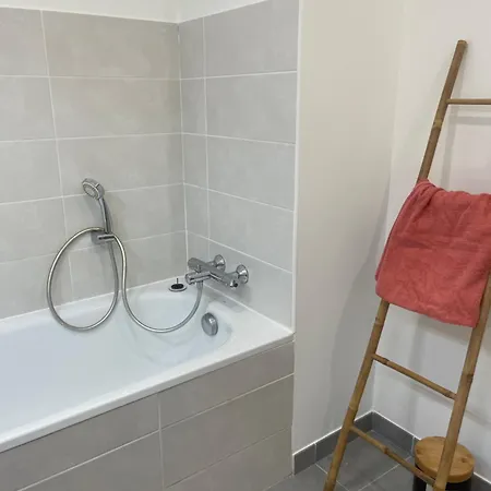 Idealement Situe Apartment